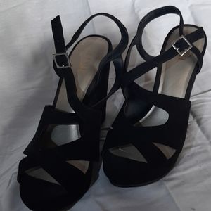 Black wedges